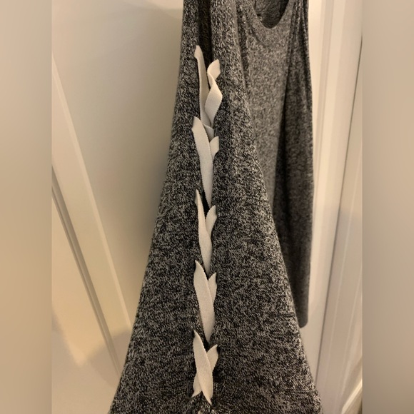 Express cold shoulder sweater - Picture 2 of 4